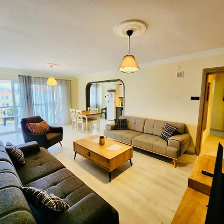 Apartment Spacious By Calis